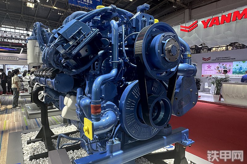 潍柴12M13发动机整机外观