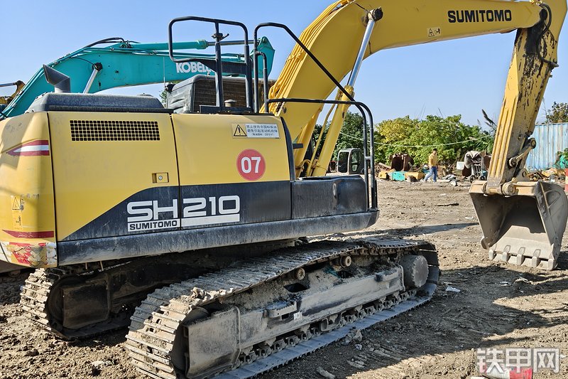 住友SH210-7挖掘机整机外观