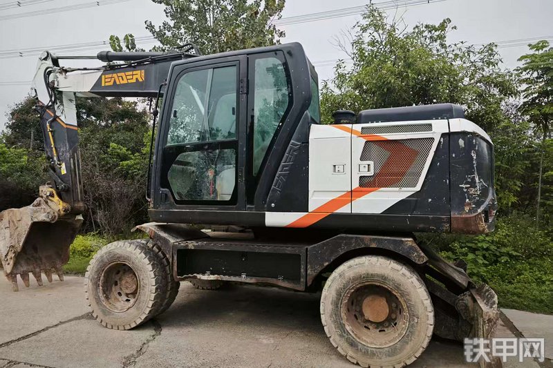 雷道机械LD150挖掘机整机外观