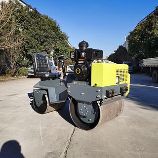 思拓瑞克SVH70C压路机