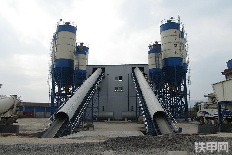 亚龙筑机HZS90混凝土搅拌站整机外观