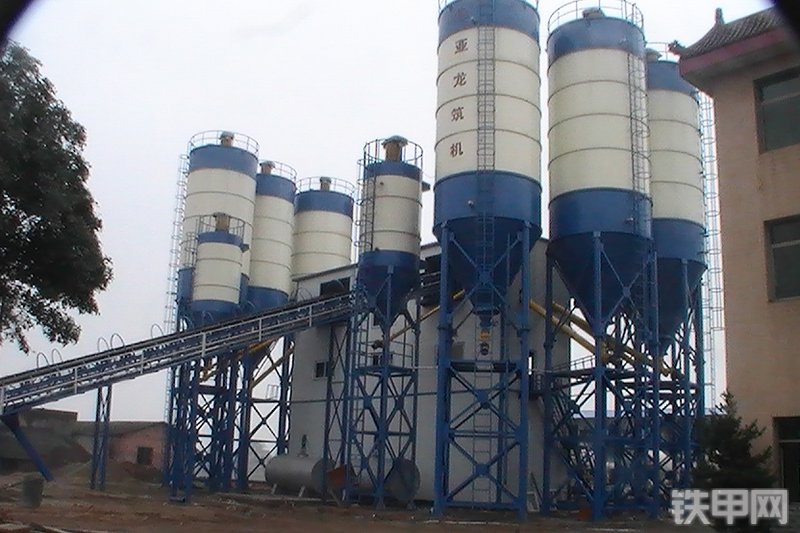 亚龙筑机HZS75混凝土搅拌站整机外观