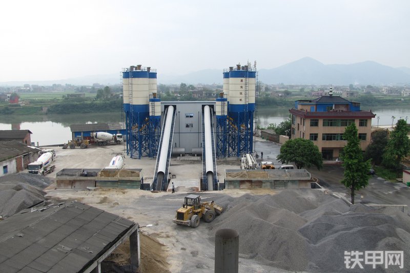 亚龙筑机HZS120混凝土搅拌站整机外观