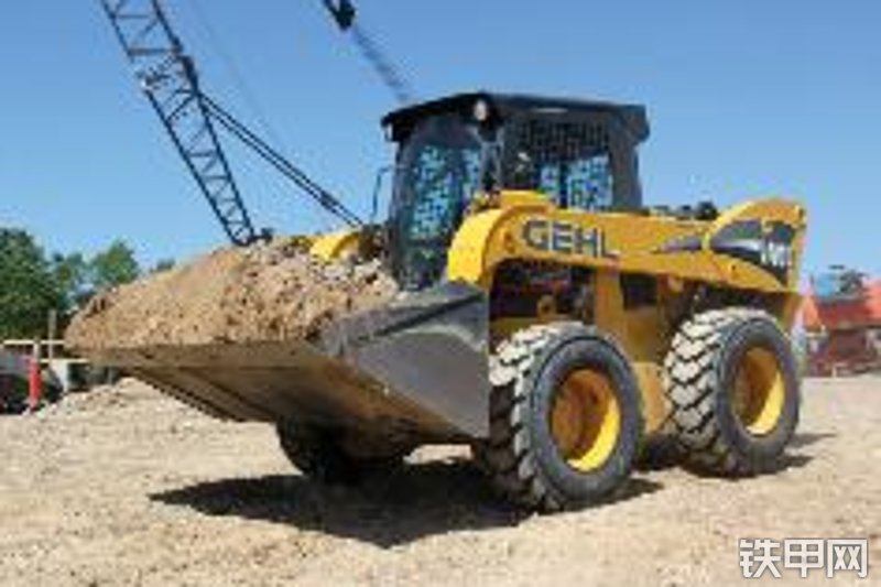 盖尔V400滑移装载机整机外观