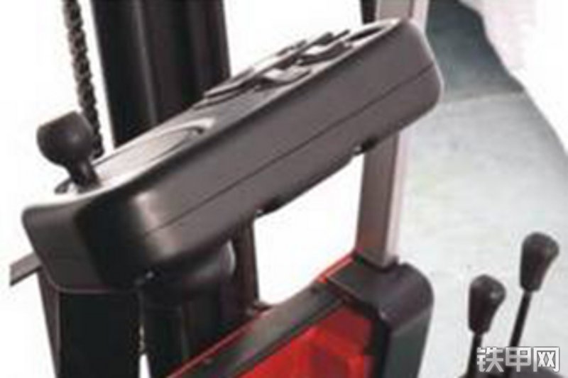 诺力FE3R06AC叉车局部