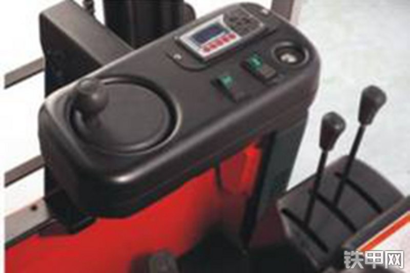 诺力FE3R06AC叉车局部