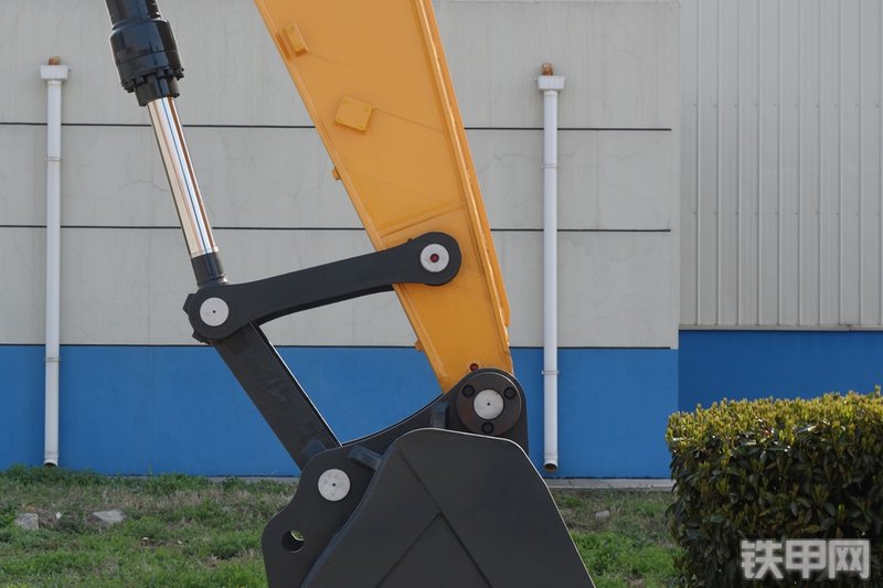 现代R275LC-9V挖掘机局部