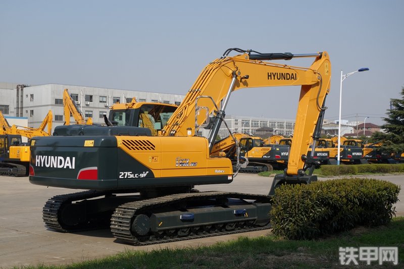 现代R275LC-9V挖掘机整机外观