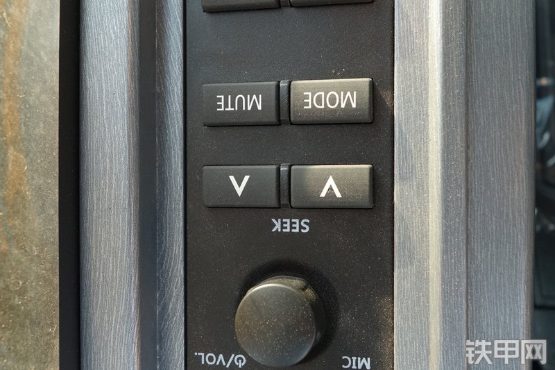 现代R275LC-9V挖掘机局部