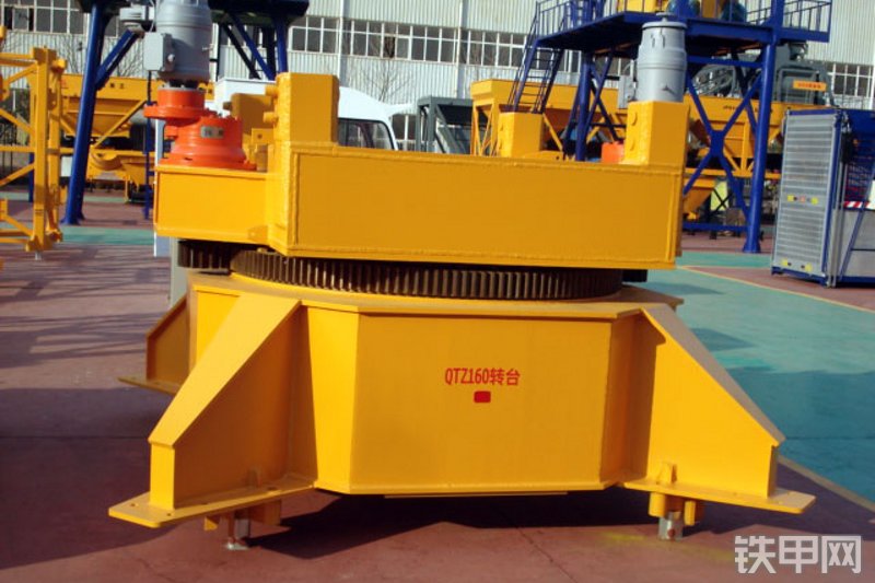 鸿达建工QTZ160起重机整机外观