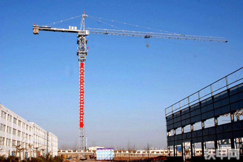 鸿达建工QTZ200起重机整机外观