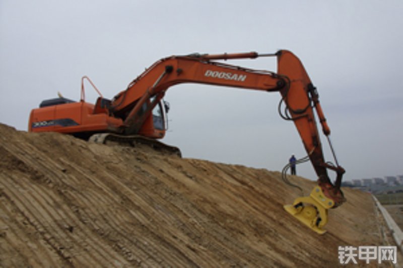 烟台金浦JPH03振动夯整机外观