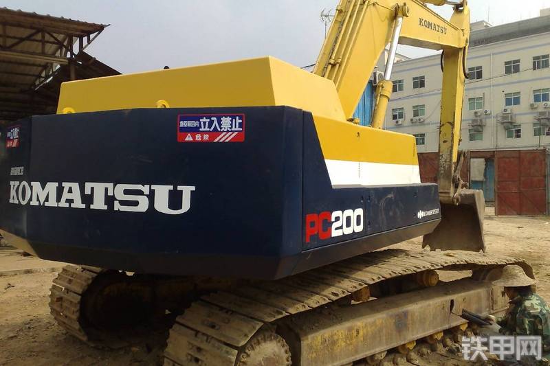 小松pc200-3挖掘机