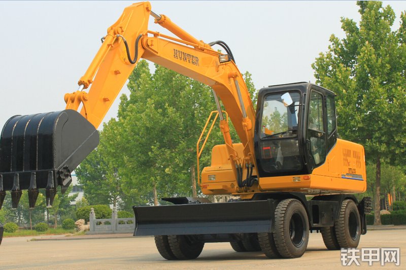 恒特重工HTL135挖掘机整机外观