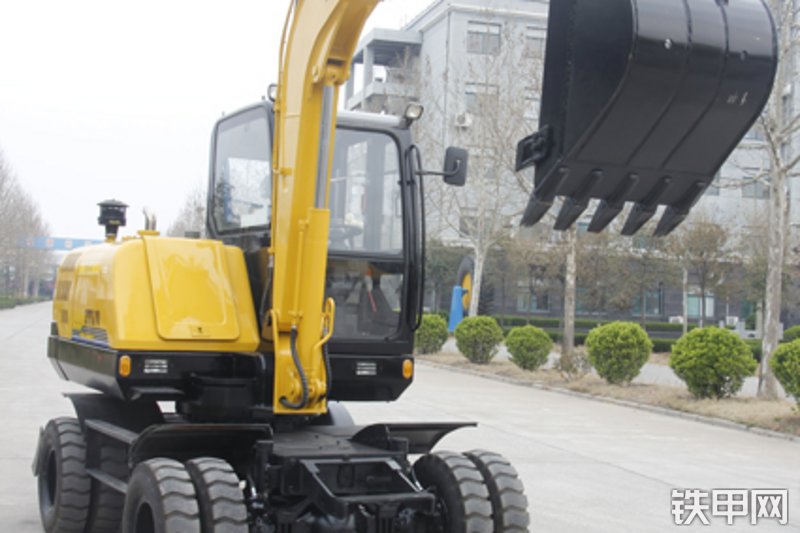 恒特重工HTL65-8挖掘机整机外观