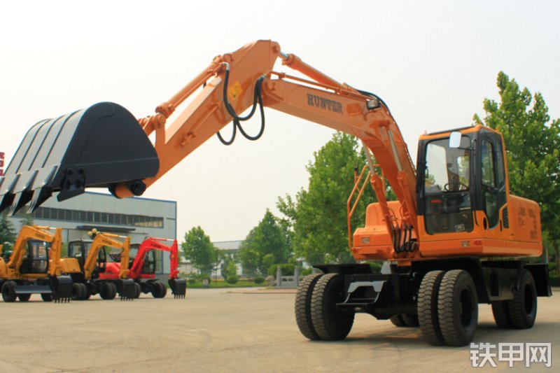 恒特重工HTL135挖掘机整机外观