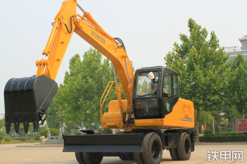 恒特重工HTL135挖掘机整机外观