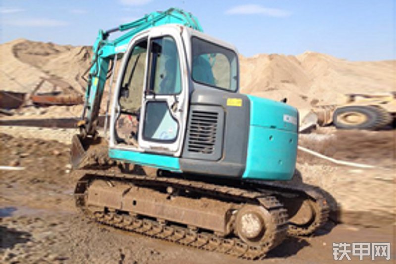 神钢sk80h履带式挖掘机