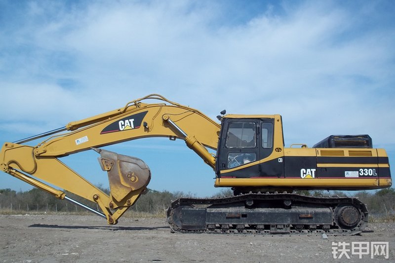 卡特彼勒330L挖掘机整机外观
