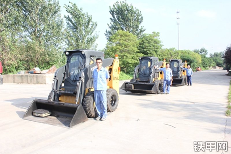 江苏纽兰W765L滑移装载机整机外观