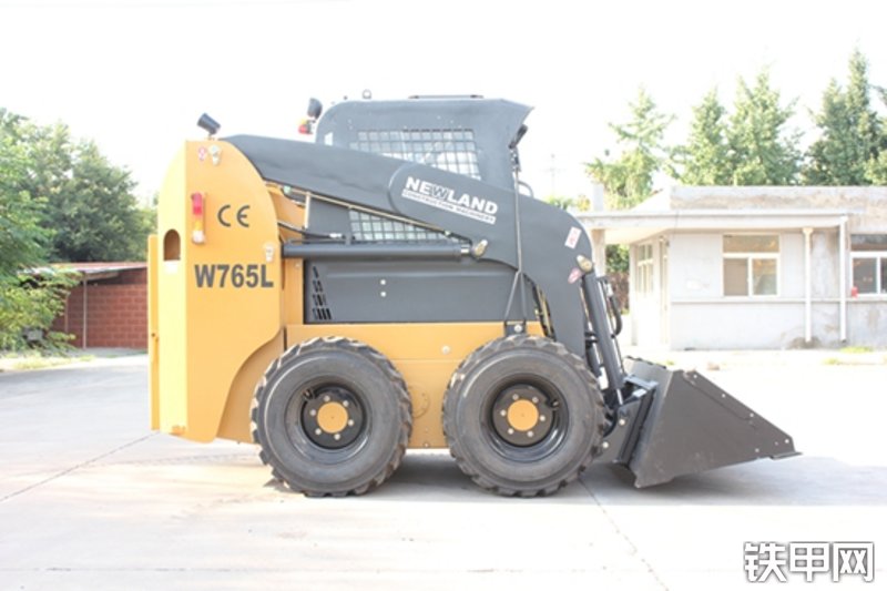江苏纽兰W765L滑移装载机整机外观