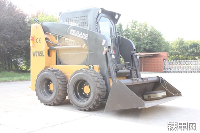 江苏纽兰W765L滑移装载机整机外观