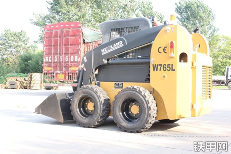 江苏纽兰W765L滑移装载机整机外观