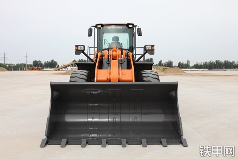 英轩重工YX657装载机整机外观