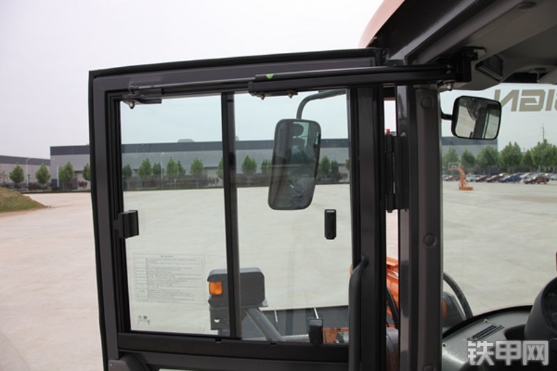 英轩重工YX657装载机局部