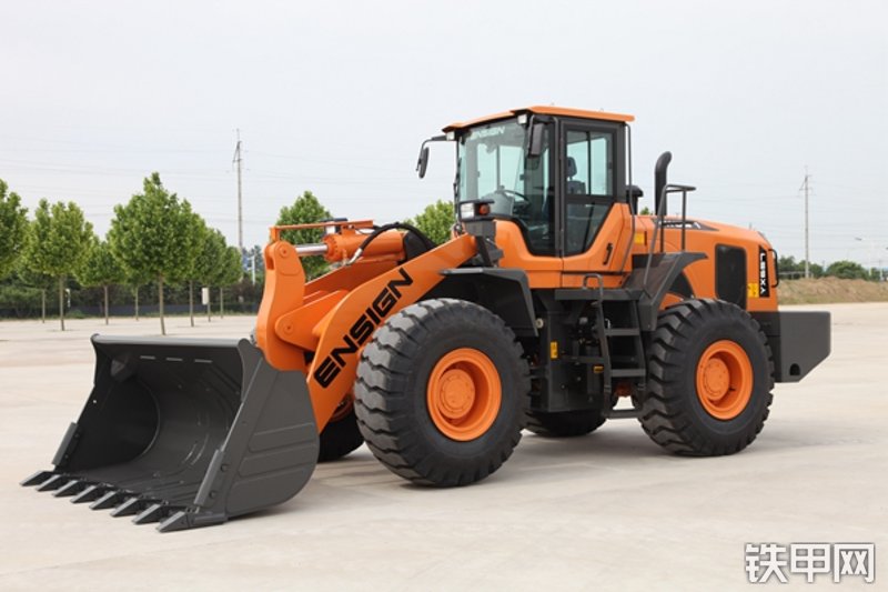 英轩重工YX657装载机整机外观