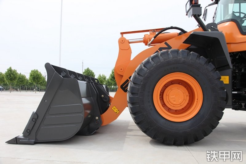 英轩重工YX657装载机局部