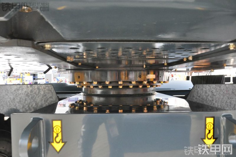 国机重工GEL90H挖掘机局部