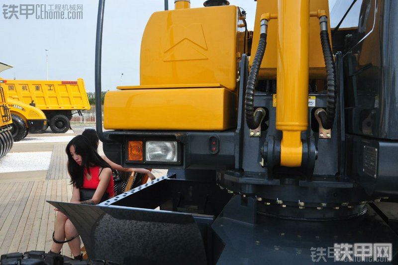 国机重工GEL90H挖掘机局部