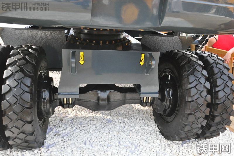 国机重工GEL90H挖掘机局部