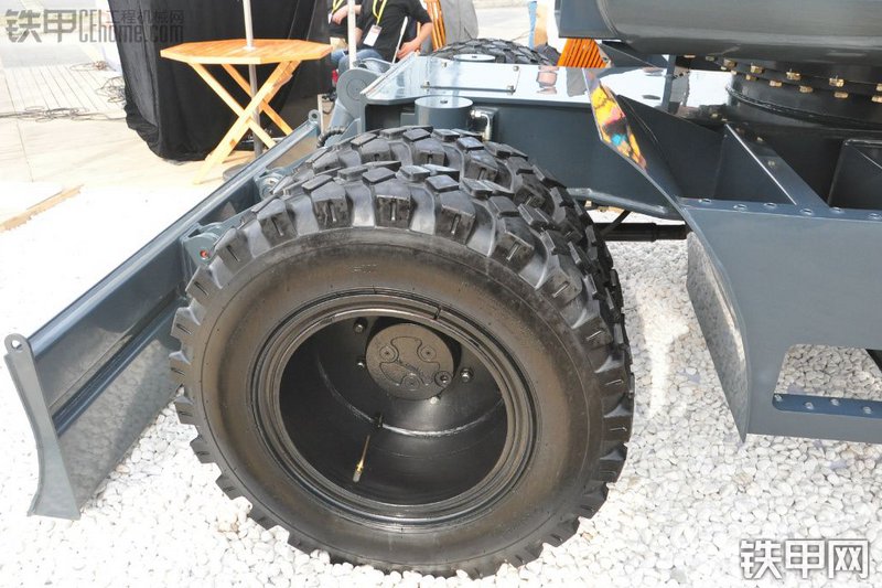 国机重工GEL90H挖掘机局部