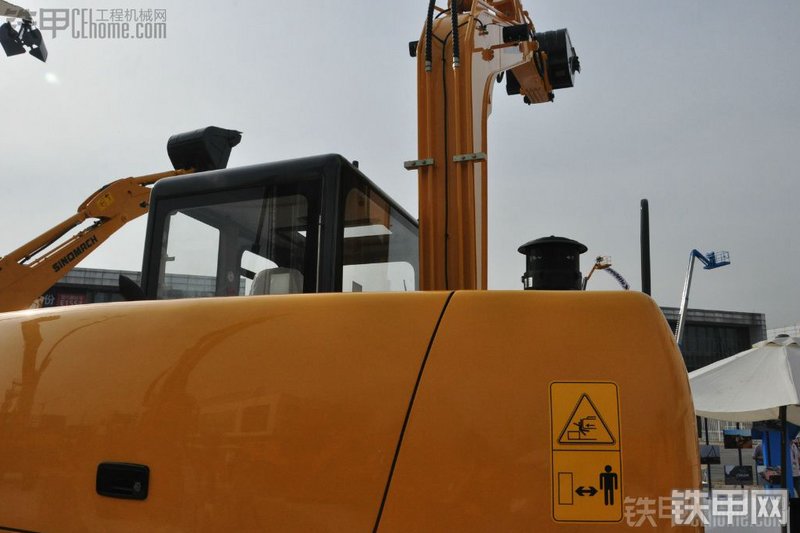 国机重工GEL90H挖掘机局部