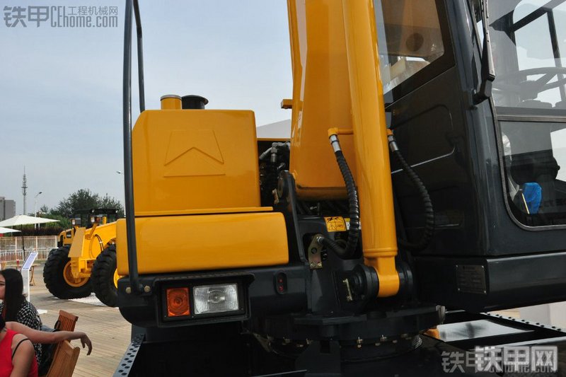 国机重工GEL90H挖掘机局部