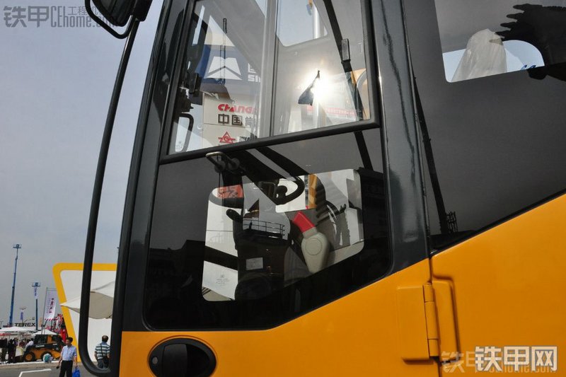 国机重工GEL90H挖掘机局部