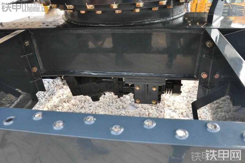 国机重工GEL90H挖掘机局部