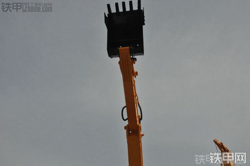 国机重工GEL90H挖掘机局部