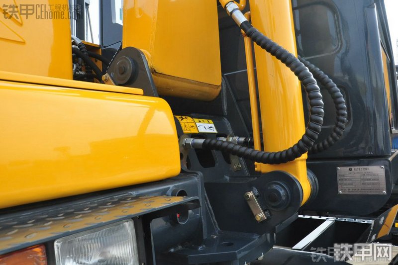 国机重工GEL90H挖掘机局部