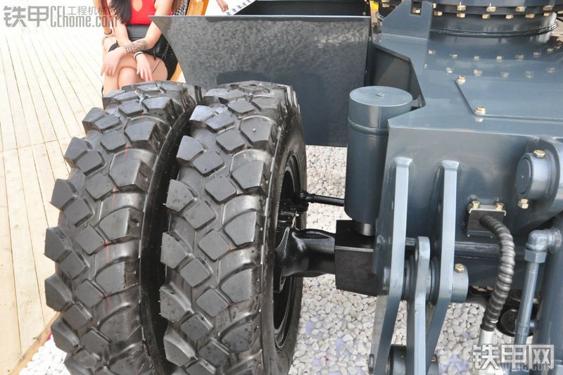 国机重工GEL90H挖掘机局部