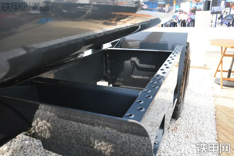 国机重工GEL90H挖掘机局部