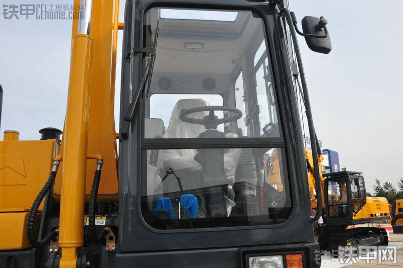 国机重工GEL90H挖掘机局部