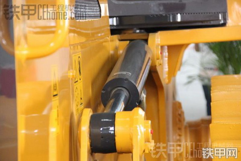 山推SD16YS推土机局部