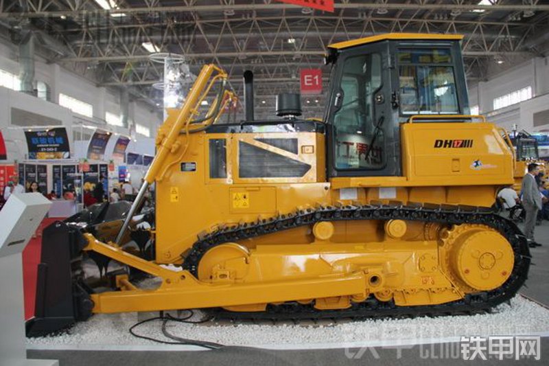 山推DH17推土机整机外观