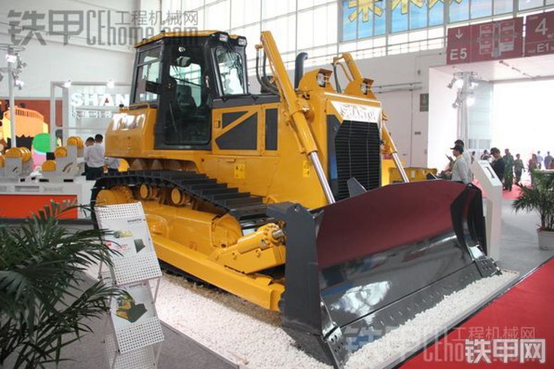 山推DH17推土机整机外观