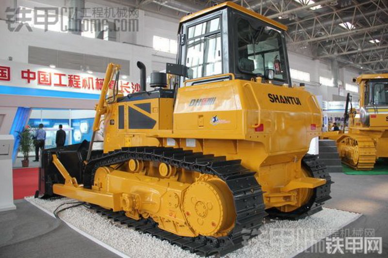 山推DH17推土机整机外观