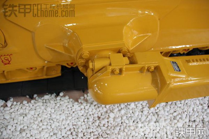 山推DH17推土机局部