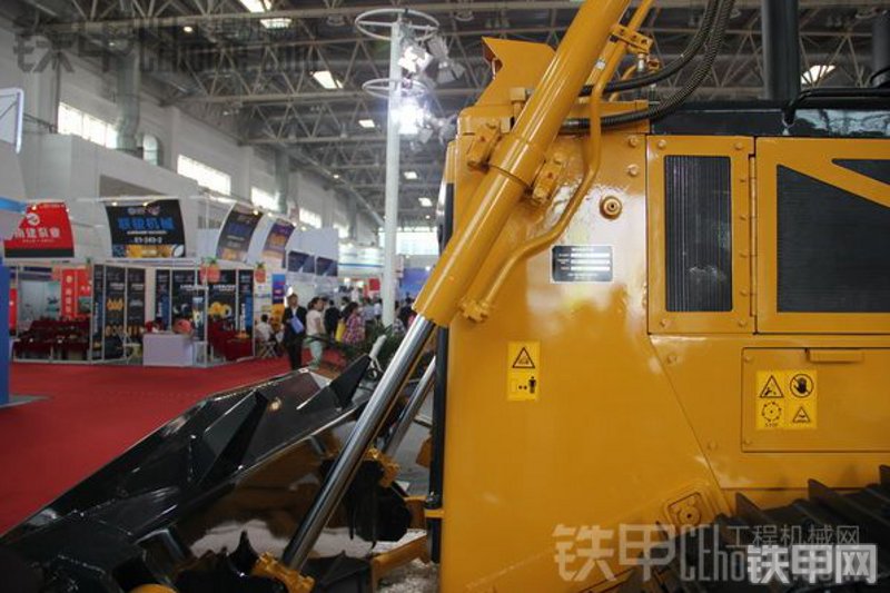 山推DH17推土机局部